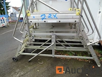 2 trappen met wielen in aluminium