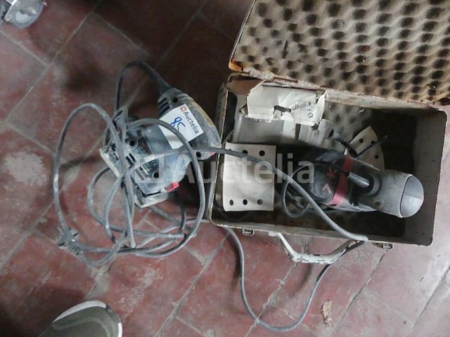 2 trillende schuurmachines - afbeelding 1 van  7