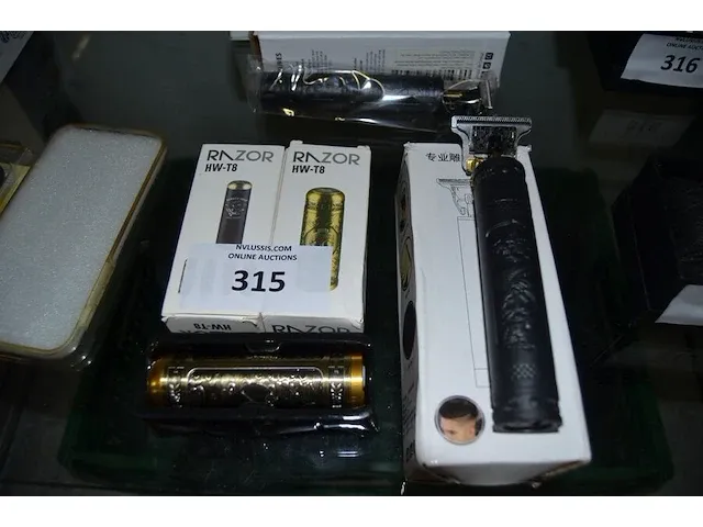 2 trimmers razor hw-t8 , 1 trimmer zonder merk - afbeelding 1 van  2