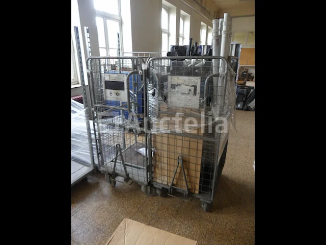 2 trolleys - afbeelding 1 van  8
