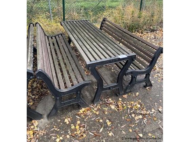 2 tuinbanken plus tuintafel - afbeelding 1 van  1