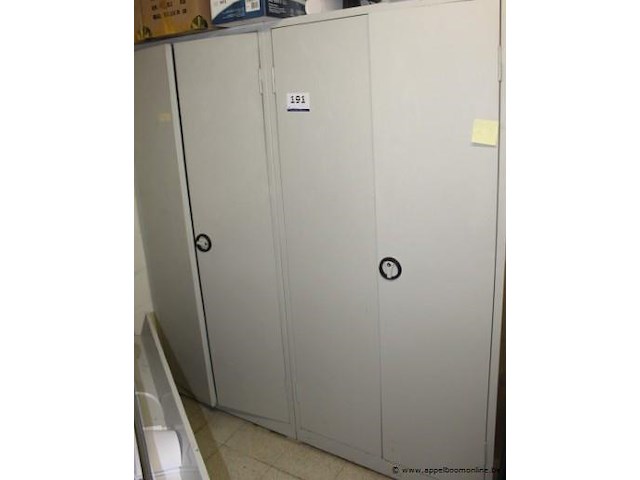 2 twee-deurs stalen opbergkasten - afbeelding 1 van  1