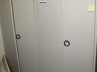 2 twee-deurs stalen opbergkasten - afbeelding 1 van  1