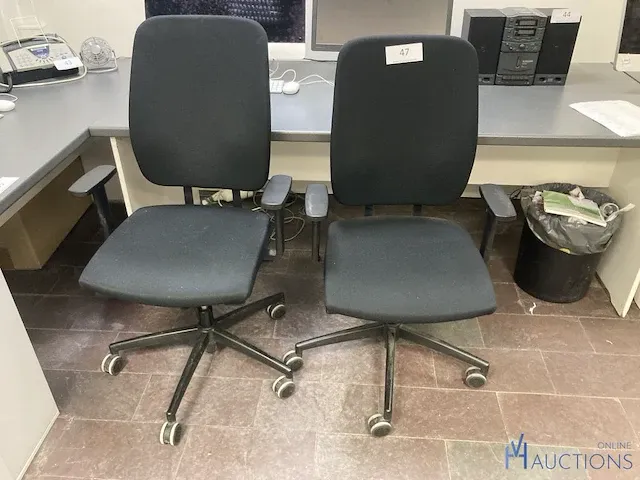 2 typiste stoelen - afbeelding 1 van  3