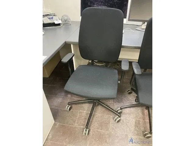 2 typiste stoelen - afbeelding 2 van  3