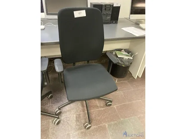2 typiste stoelen - afbeelding 3 van  3