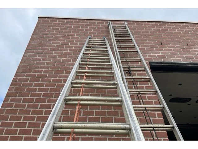 2 uitschuifbare ladders solide - afbeelding 2 van  6