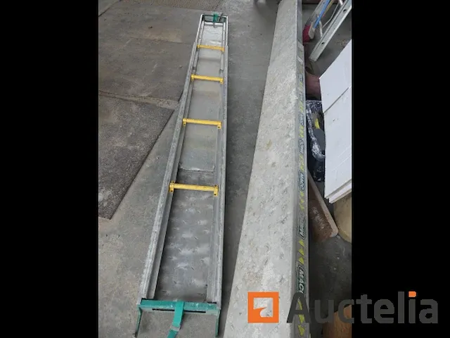 2 uitschuifbare voetbruggen van macc steiger - afbeelding 2 van  5