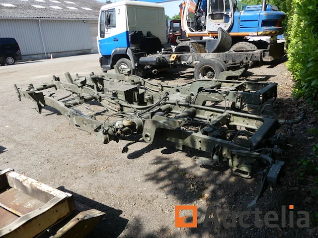 2 unimog vrachtwagen chassis unimog - mercedes 4x4 - vracht - afbeelding 5 van  9