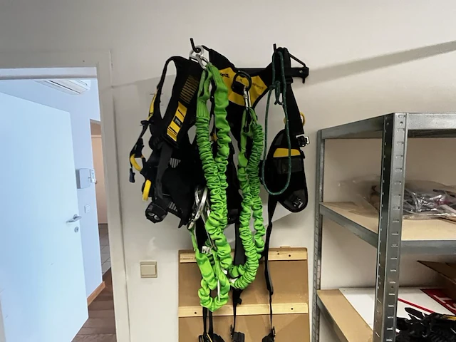 2 valbeveilingings harnassen petzl / honeywell - afbeelding 1 van  4