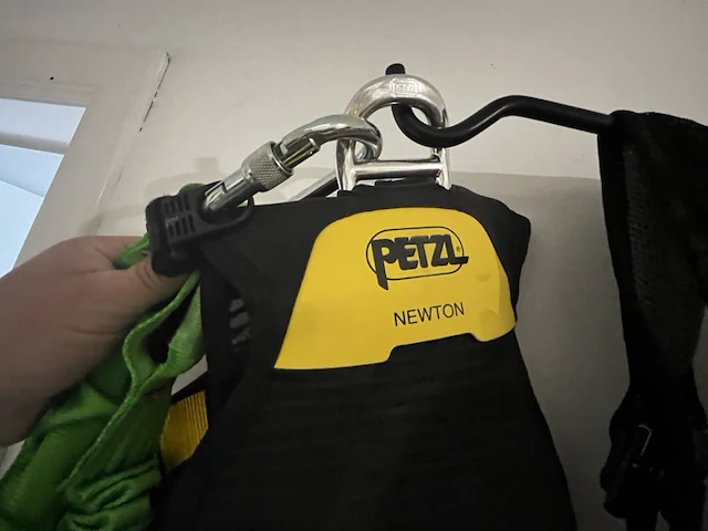 2 valbeveilingings harnassen petzl / honeywell - afbeelding 3 van  4