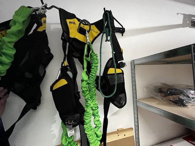2 valbeveilingings harnassen petzl / honeywell - afbeelding 4 van  4
