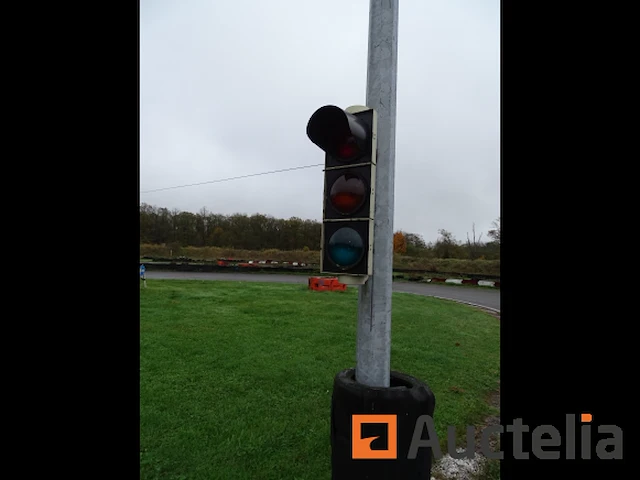 2 verkeerslichten - afbeelding 2 van  7