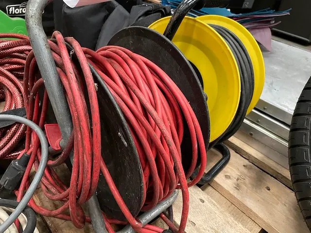 2 verlengkabels op haspel - afbeelding 1 van  4