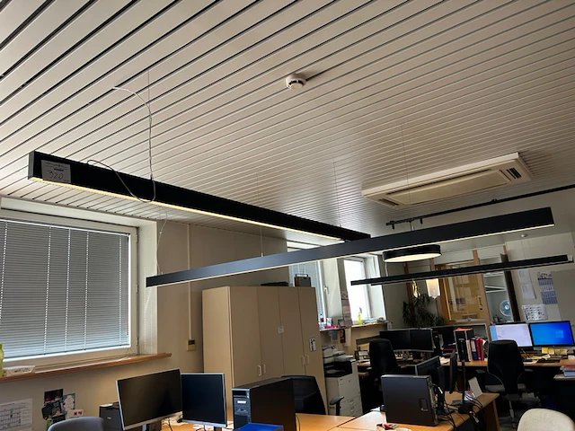 2 verlichtingen - afbeelding 1 van  3