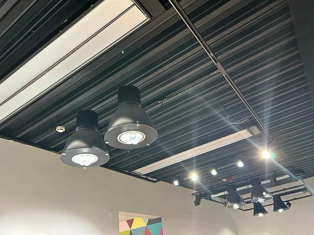 2 verlichtingsframes aan plafond - afbeelding 1 van  4