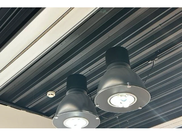 2 verlichtingsframes aan plafond - afbeelding 2 van  4