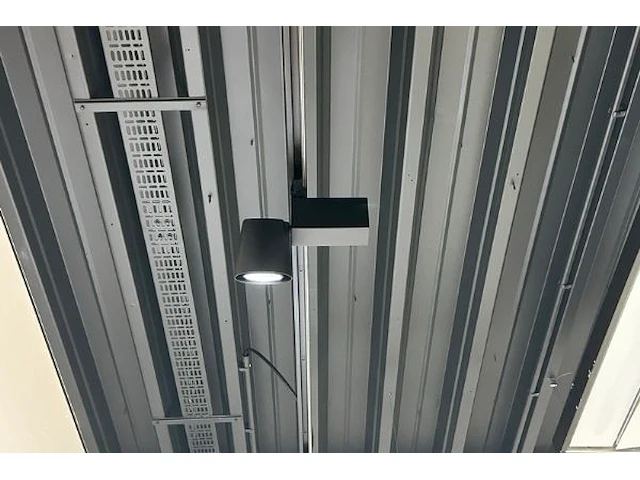 2 verlichtingsframes aan plafond - afbeelding 3 van  4