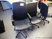 2 verrijdbare burostoelen