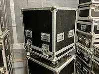 2 verrijdbare flightcases, afm plm 59 x 69 x 84cm