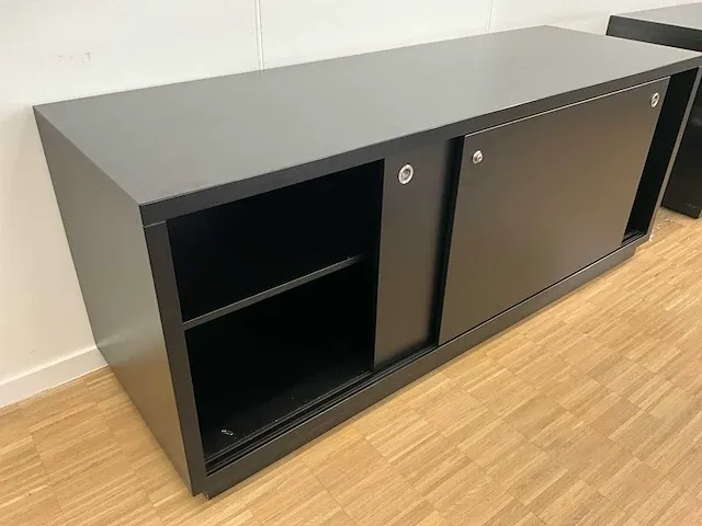 2 verrijdbare houten dossierkasten voorzien van 2 schuifdeuren - afbeelding 3 van  3
