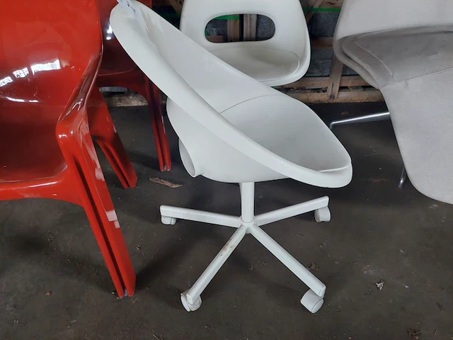 2 verrijdbare ikea stoeltjes - afbeelding 3 van  5