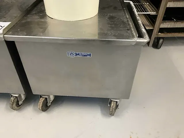 2 verrijdbare inox vulbakken - afbeelding 2 van  4