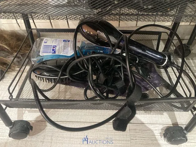 2 verrijdbare karren met inhoud - afbeelding 8 van  11