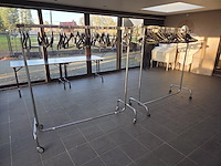 2 verrijdbare kledingrekken - afbeelding 1 van  2