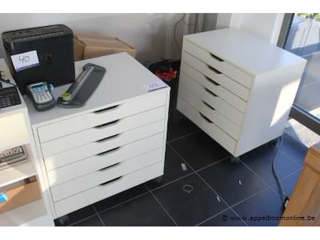 2 verrijdbare ladekastjes afm 65x48x67cm (staande op 1e verdieping) - afbeelding 1 van  1