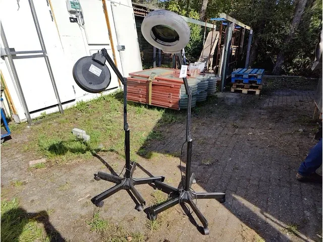 2 verrijdbare schoonheidslampen yc-878led - afbeelding 1 van  7