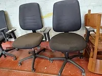 2 verrijdbare typistestoelen - afbeelding 1 van  4