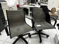 2 verrijdbare typistestoelen