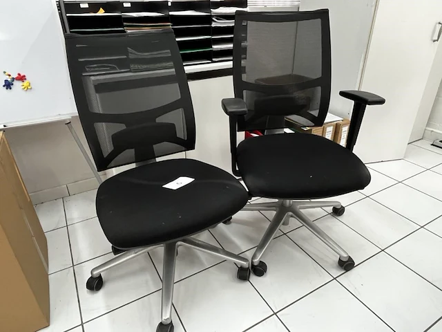 2 verrijdbare typistestoelen - afbeelding 1 van  2