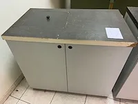 2 verrijdbare werktafels met kast - afbeelding 3 van  6