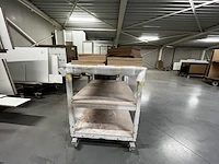 2 verrijdbare werktafels met leggers - afbeelding 3 van  7