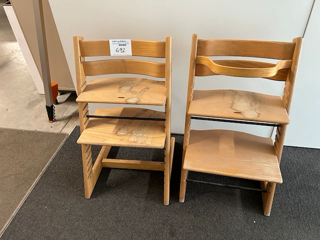 2 verstelbare houten stoelen - afbeelding 1 van  4