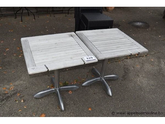 2 vierkante terrastafels - afbeelding 1 van  1