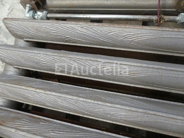 2 vintage gietijzeren radiatoren - afbeelding 1 van  3