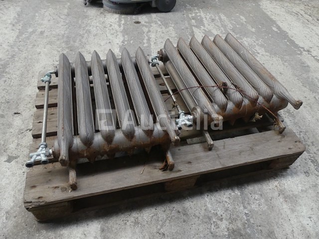 2 vintage gietijzeren radiatoren - afbeelding 2 van  3