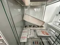 2 vitrinekasten incl producten lichaamsverzorging - afbeelding 9 van  9
