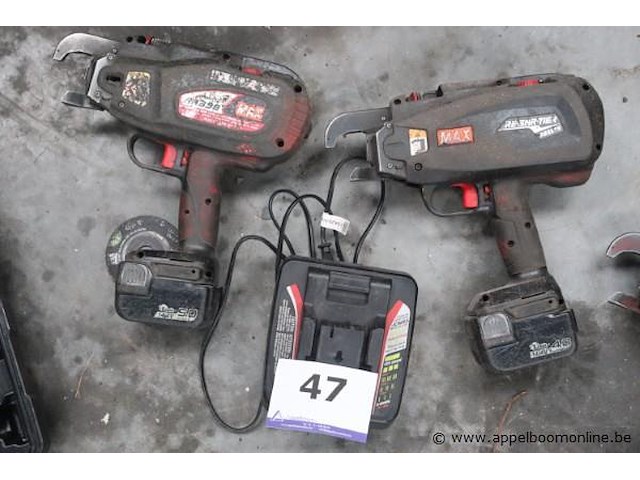 2 vlechtmachines tjep ultra grip, werking niet gekend - afbeelding 1 van  1