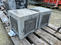 2 voetstukken - afbeelding 1 van  3
