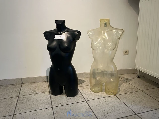 2 vrouwelijke bustes - afbeelding 1 van  2