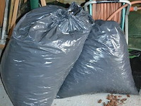 2 vuilniszakken boomschors - afbeelding 1 van  3