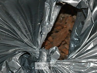 2 vuilniszakken boomschors - afbeelding 3 van  3