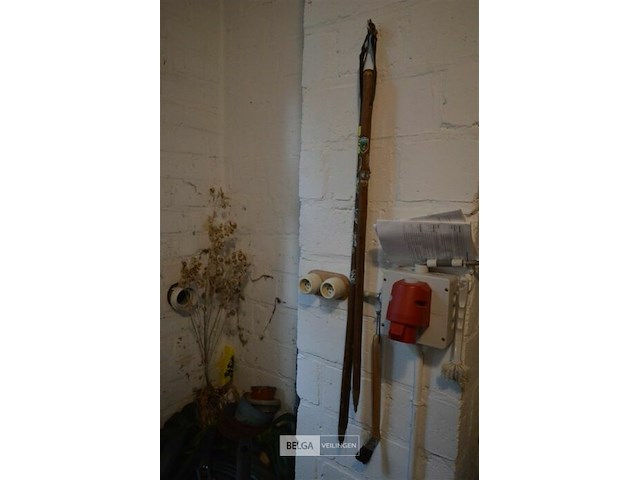 2 wandelstokken - afbeelding 1 van  3