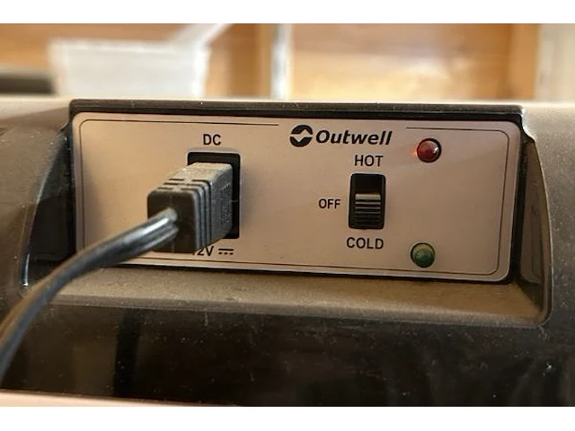 2 warm/koelboxen outwell, met voedingskabel - afbeelding 4 van  6