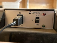 2 warm/koelboxen outwell, met voedingskabel - afbeelding 4 van  6