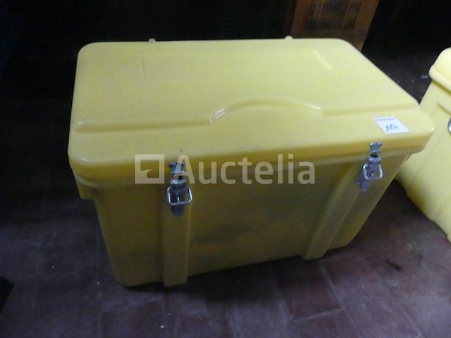 2 waterdichte koffers met inhoud - afbeelding 2 van  5